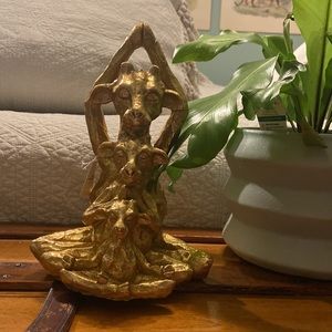 Pier 1 Yoga Giraffe Statue NWT